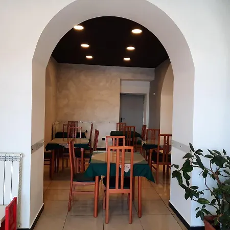 勒特瑞斯塔泽奥尼酒店 2* 热那亚